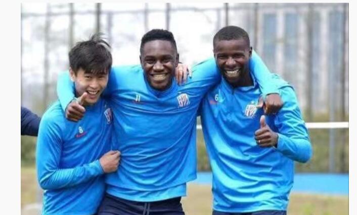 展现团队默契,球队紧密合作取得胜利 展现团队默契,球队紧密合作取得胜利