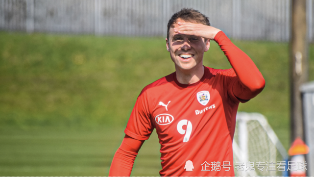 雷丁签下英冠射手，提升前场火力(雷丁职业)