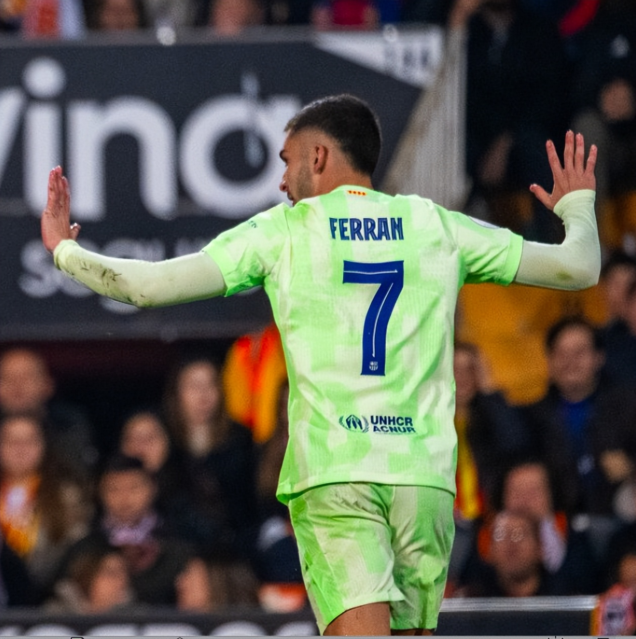 巴塞罗那主场负于瓦伦西亚，积分领先优势减少