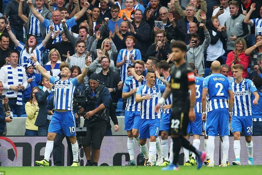 曼城主场轻取狼队,继续追赶利物浦队