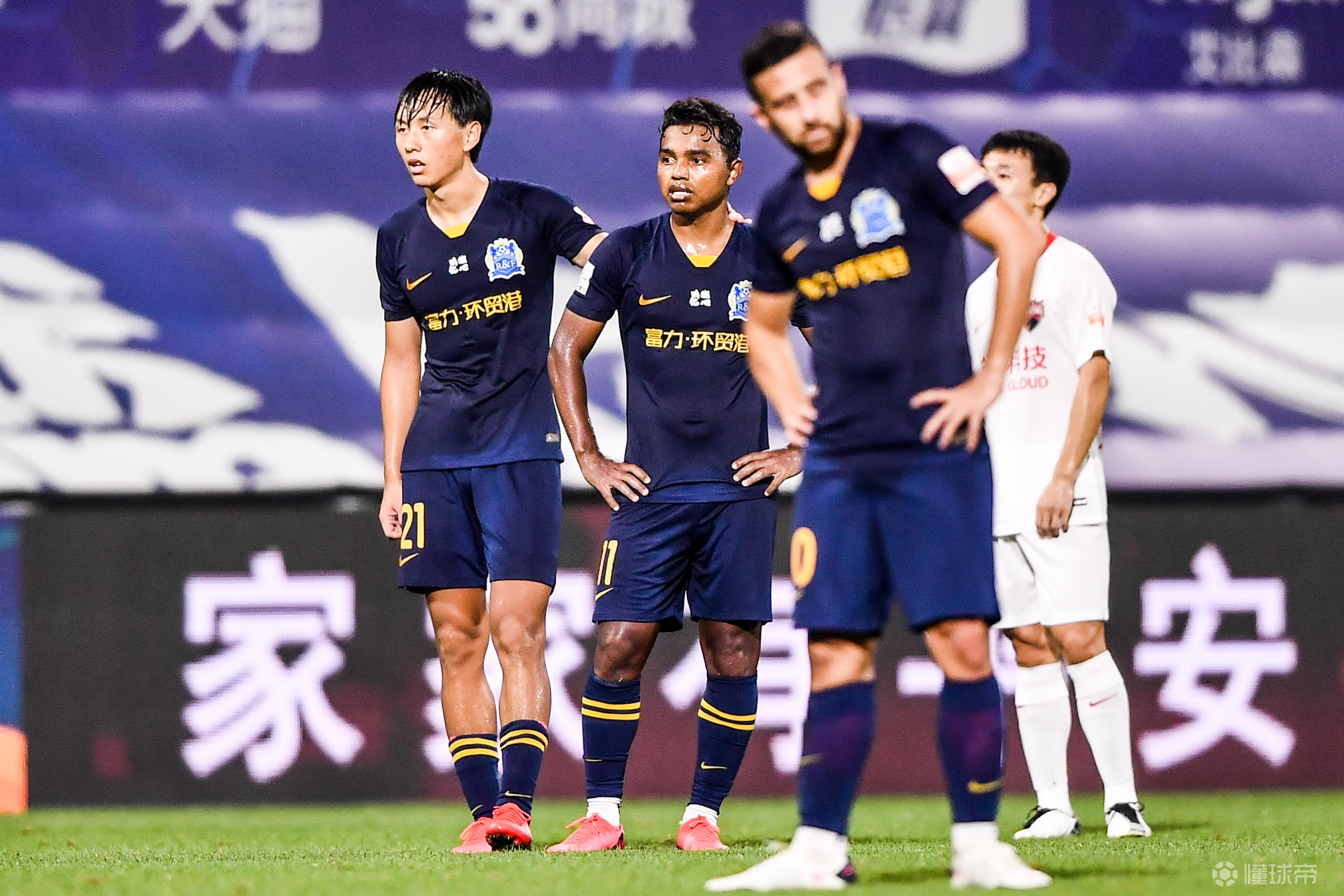 广州富力主场战平深圳佳兆业，保持稳定的简单介绍